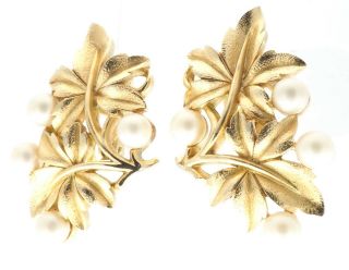 Old Vintage Designer Trifari Gold Tone Faux Pearl Leaf Fashion Clip On Earrings