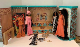 Vintage Mego Cher Dressing Room Playset With Cher Dolls & Outfits 1976