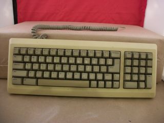 Vintage Apple Keyboard M0110a - Serial A641mo110a0647 - &
