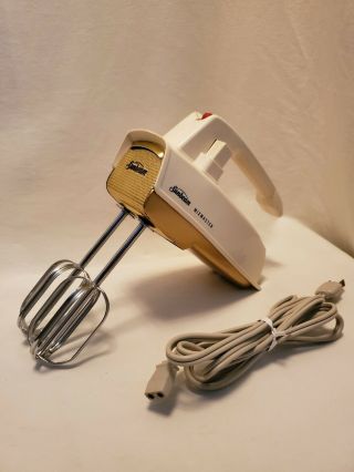 Vintage Sunbeam Mixmaster Handheld Cream Gold Metal Mixer Model Hm - 1 W/ Beaters