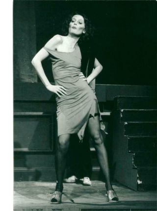 Sandie Shaw Performs - Vintage Photo