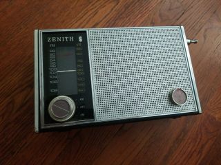 Vtg Zenith Royal 76 Am Fm Portable Ac / Dc Radio