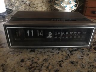 Vintage Ge General Electric 7 - 4305f Alarm Clock Am/fm Radio Flip Numbers