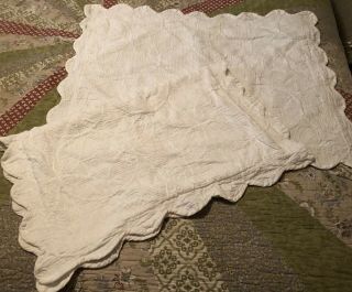 Vintage Set Of 2 White Geometric Scallop Edge Standard Size Pillow Shams