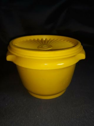 Tupperware Vintage Servalier Yellow Bowl 886 W/ Seal 20 Oz.  (1173)