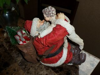 VERY RARE VINTAGE 1991 CLOTHTIQUE SANTA HOLDING A BOY BY POSSIBLE DREAMS 3