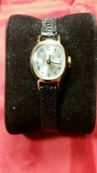 Vintage Timex Philippines Ladies Gold Tone Wind Up Watch With Leather Band.