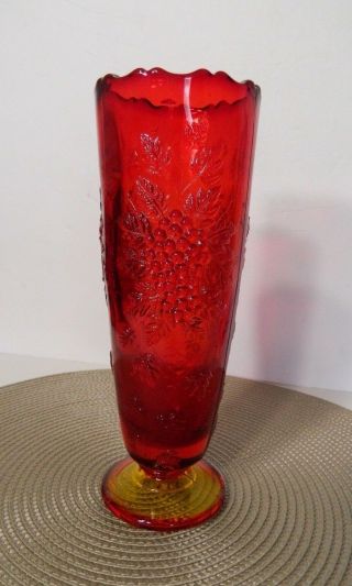 Vintage 8 3/4” Amberina Vase With Grape Pattern L.  E.  Smith