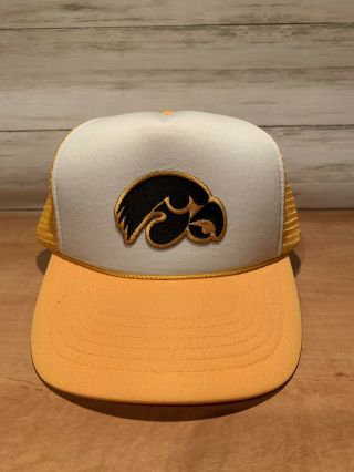 Iowa Hawkeyes Vintage Yellow Trucker Hat Cap Adjustable Snapback Euc