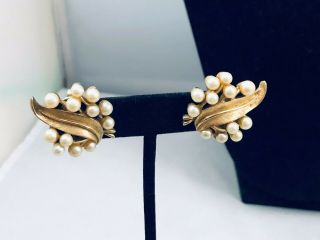 Vtg.  Crown Trifari Faux Pearl & Gold Tone Leaves/flowers Clip On Earrings