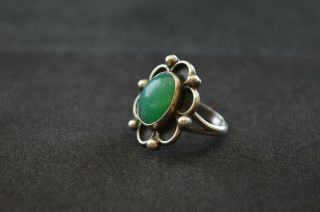 Vintage Sterling Silver Flower Ring With Green Stone - 5.  2g