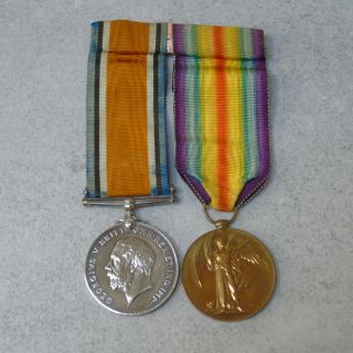 Vintage World War 1 Machine Gun Corps Medal Pair Pte.  R.  C Le Vesconte & Ribbons