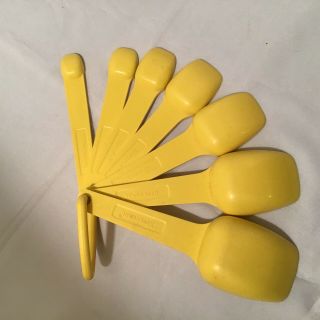 Tupperware Measuring Spoons Yellow Set of 7 with Ring Retro Vintage 5