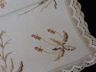 VINTAGE HAND EMBROIDERED FRENCH KNOT LACE EDGE LINEN/COTTON TABLECLOTH 3