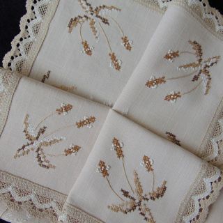 VINTAGE HAND EMBROIDERED FRENCH KNOT LACE EDGE LINEN/COTTON TABLECLOTH 4