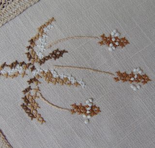 VINTAGE HAND EMBROIDERED FRENCH KNOT LACE EDGE LINEN/COTTON TABLECLOTH 5