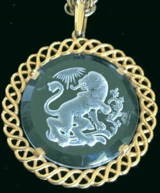 Vintage Trifari Intaglio Glass Leo The Lion Zodiac Pendant/necklace,  Fjt