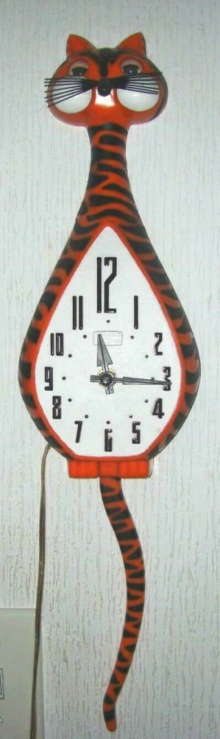 Vintage Spartus Tiger Cat Clock And Looks Great