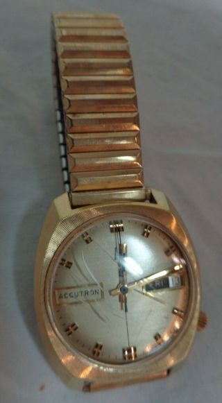 Vintage Bulova Accutron 25 Year Gm Service Award Watch 10 K Gold Filled Back