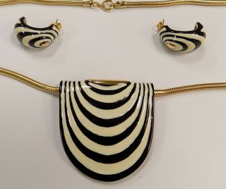 Vintage Eisenberg 60’s Gold Tone Black/white Enamel Necklace And Earrings Set