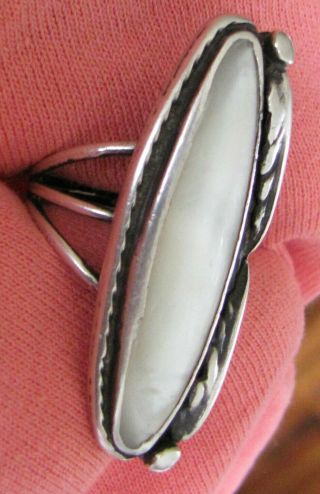 Vtg Native American Navajo Big Mother Of Pearl Sterling Silver Ring Signed Sg