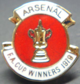 Arsenal Fc Vintage 1979 Fa Cup Winners Badge Brooch Pin In Gilt 25mm X 26mm