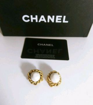 Authentic Rare Vintage Chanel CC Logo Gold white Pearl Round Hoop Clip Earrings 6