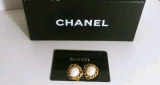 Authentic Rare Vintage Chanel CC Logo Gold white Pearl Round Hoop Clip Earrings 7