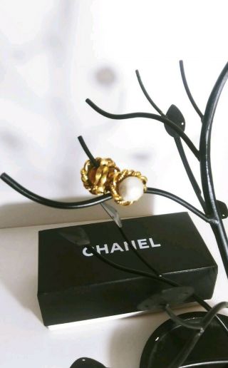 Authentic Rare Vintage Chanel CC Logo Gold white Pearl Round Hoop Clip Earrings 8