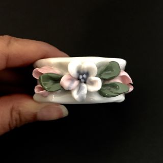 4 Vintage Ceramic Napkin Rings Holders Flowers Kitchen Decor