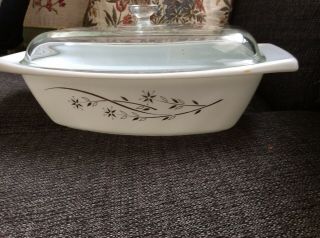 VINTAGE PYREX GOLDEN HONEYSUCKLE 2 1/5 QT CASSEROLE WITH LID circa EARLY 1960s 2