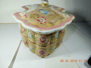 Vintage Chinese porcelain vanity box 2 tier Floral and Chinese characters 3