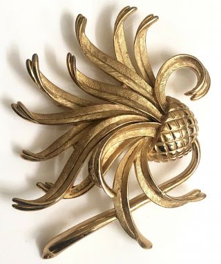 Vintage Crown Trifari Signed Brushed Gold Tone Blowing Thistle Brooch Pin
