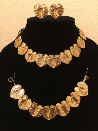 Vintage Classy Gold Tone Lea Necklace,  Bracelet,  & Clip - On Earrings