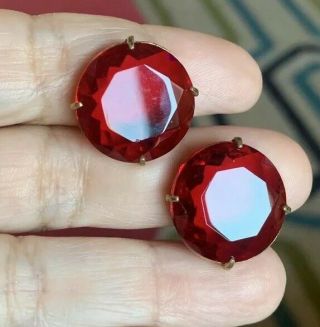 VINTAGE LARGE RUBY RED FACETED GLASS RHINESTONE GOLD TONE EARRINGS 2