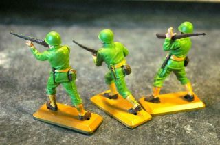 BRITAINS DEETAIL VINTAGE World War II WWII US Army 3 Poses Figures Brown Bases 2