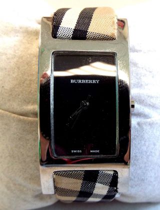 Ladies Vintage BURBERRY Swiss Made QUARTZ Wristwatch In Material Case - E26 2