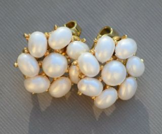 Vintage Crown Trifari Gold Tone And Faux Pearl Cluster Clip On Earrings