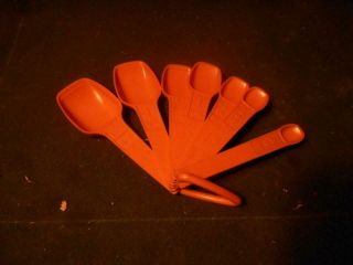 Tupperware Orange Set Of 7 Vintage 70s Retro Plastic Measuring Spoons Ring