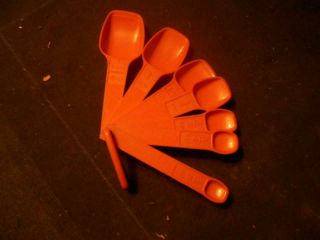 Tupperware Orange Set Of 7 Vintage 70s Retro Plastic Measuring Spoons Ring 2