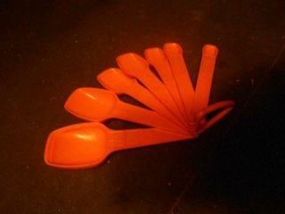 Tupperware Orange Set Of 7 Vintage 70s Retro Plastic Measuring Spoons Ring 3