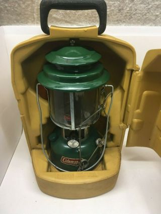 Vintage Colman Lantern Model 220k With Carrying Case 2