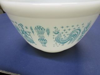 A Vintage Pyrex Amish Butterprint Turquoise Mixing Bowl.  401.  1 1/2 Pint.