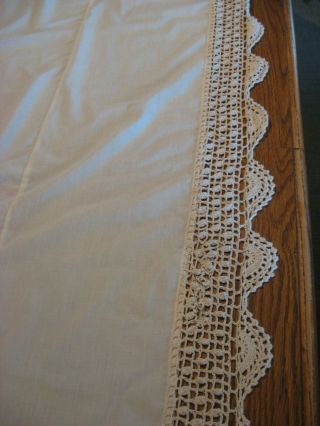 Vintage Look Light Ivory Crochet Trim Bedskirt - King Size