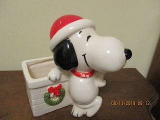 Vintage 1966 Snoopy Standing Next To Chimney With Wreath Christmas Planter