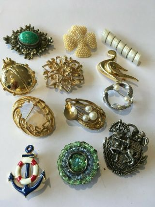 12 Vintage & Fashion Brooches - Trifari - Coventry & Other