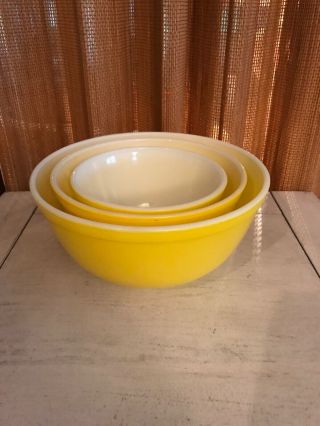 Vintage Pyrex Set Of 3 Nesting Mixing Bowls Bright Yellow 401 402 403
