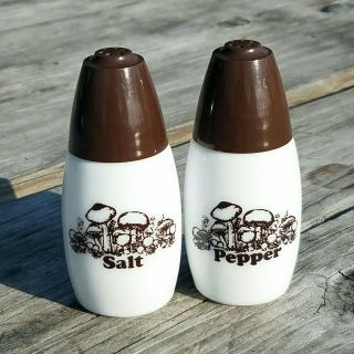 Vintage Westinghouse Gemco Milk Glass Salt & Pepper Shaker Mushrooms Brown Lid