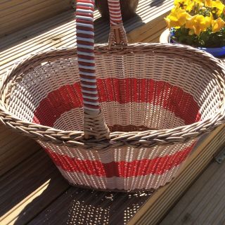 Vintage 1950 ' s Wicker Shopping Basket Red Woven Plastic Trim Retro Cane 2