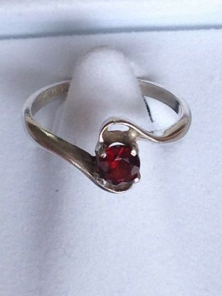 Vintage Jewellery 925 Sterling Silver Ruby Red Elegant Stone Ring Uk Size I